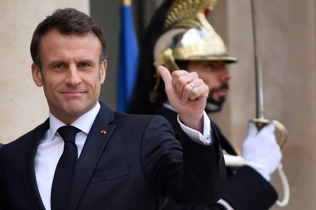 Macron propone una reforma para incluir el derecho al aborto.