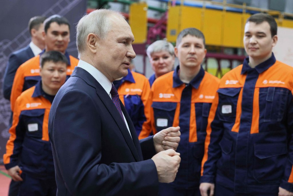 Líderes se pronuncian a favor de la orden de arresto contra Putin.
