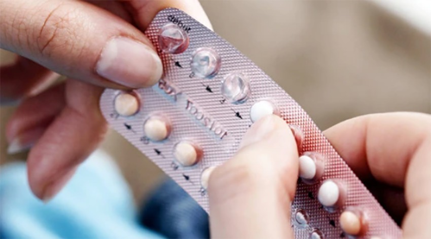 Los anticonceptivos hormonales aumentan el riesgo de cáncer de mama.