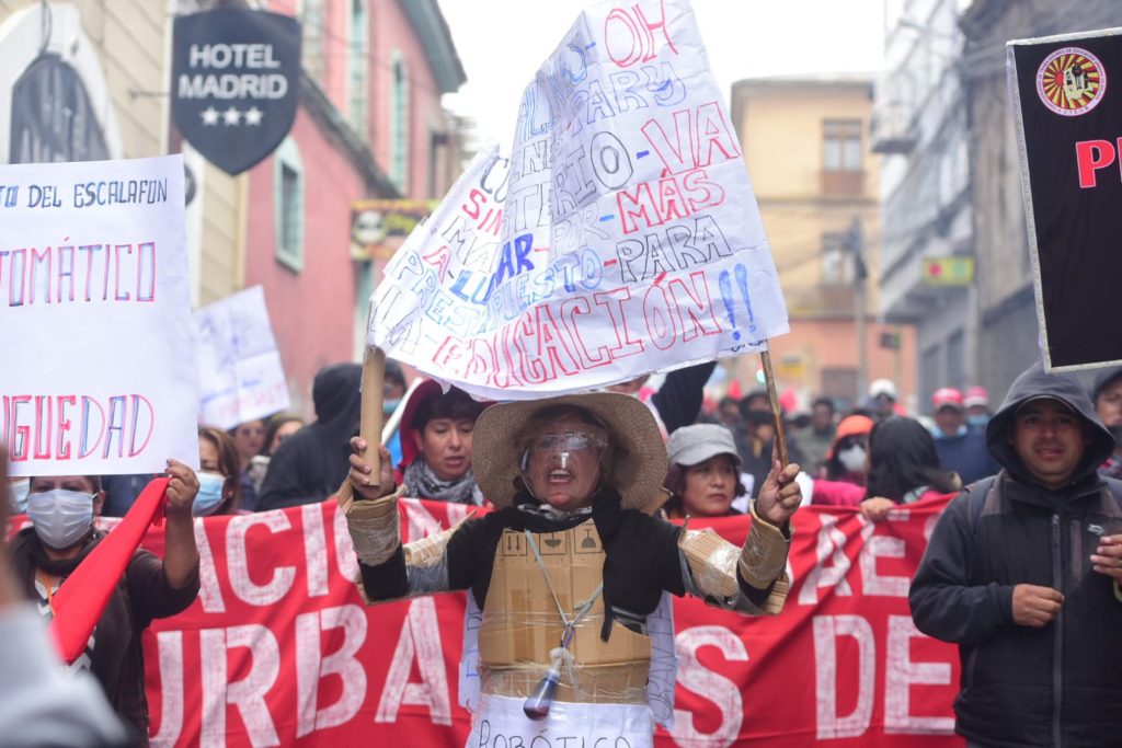 Maestros urbanos terminan su tercera semana de protestas. Foto: Rodwy Cazón