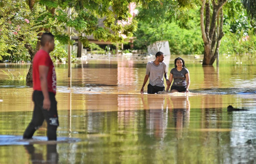 La población de cuatro municipios sufre inundaciones en sus viviendas. Foto: APG