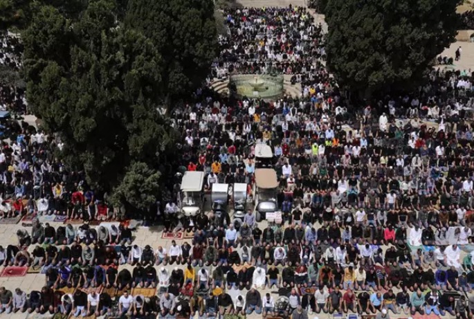 Entre 60.000 y 130.000 musulmanes han completado el tercer viernes de oraciones a mediodía. Foto: Europa Press