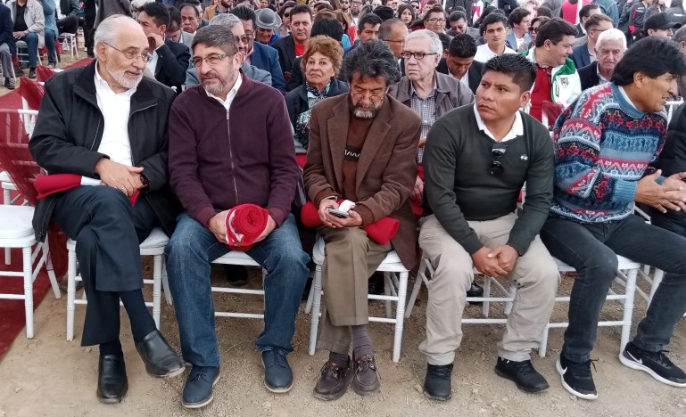 Carlos Mesa y Evo Morales junto a otros invitados de Always Ready en Huarina.