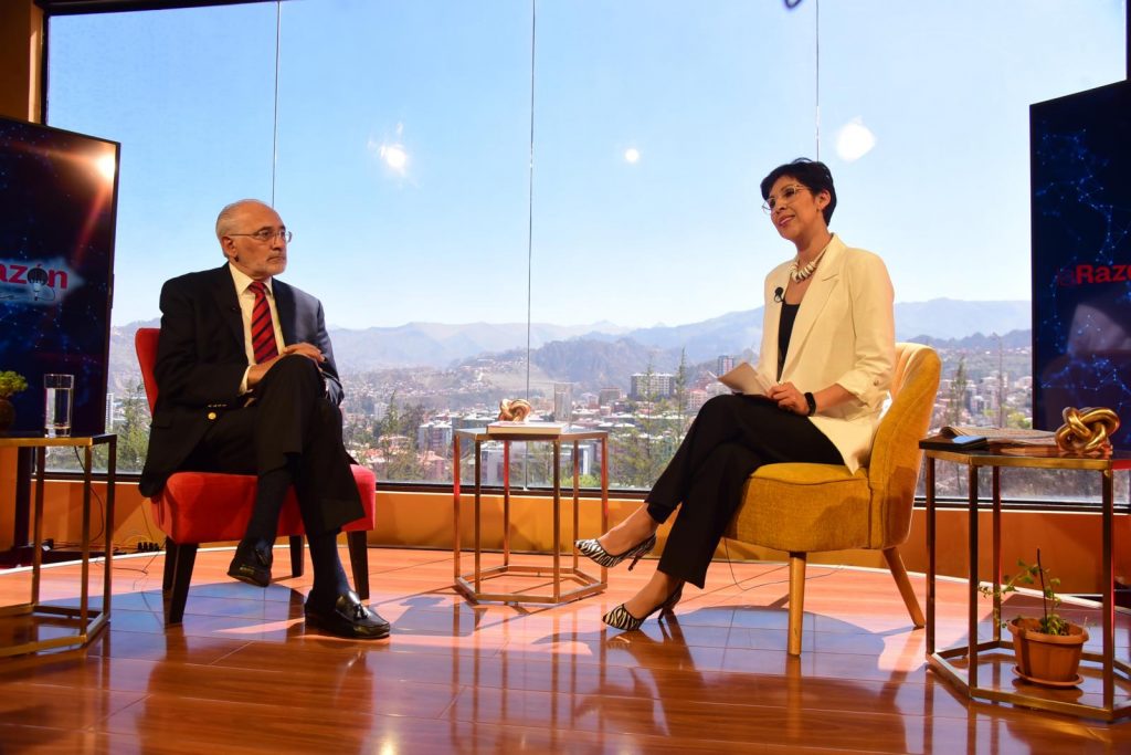 Carlos Mesa, en entrevista con Claudia Benavente, el viernes en La Razón.