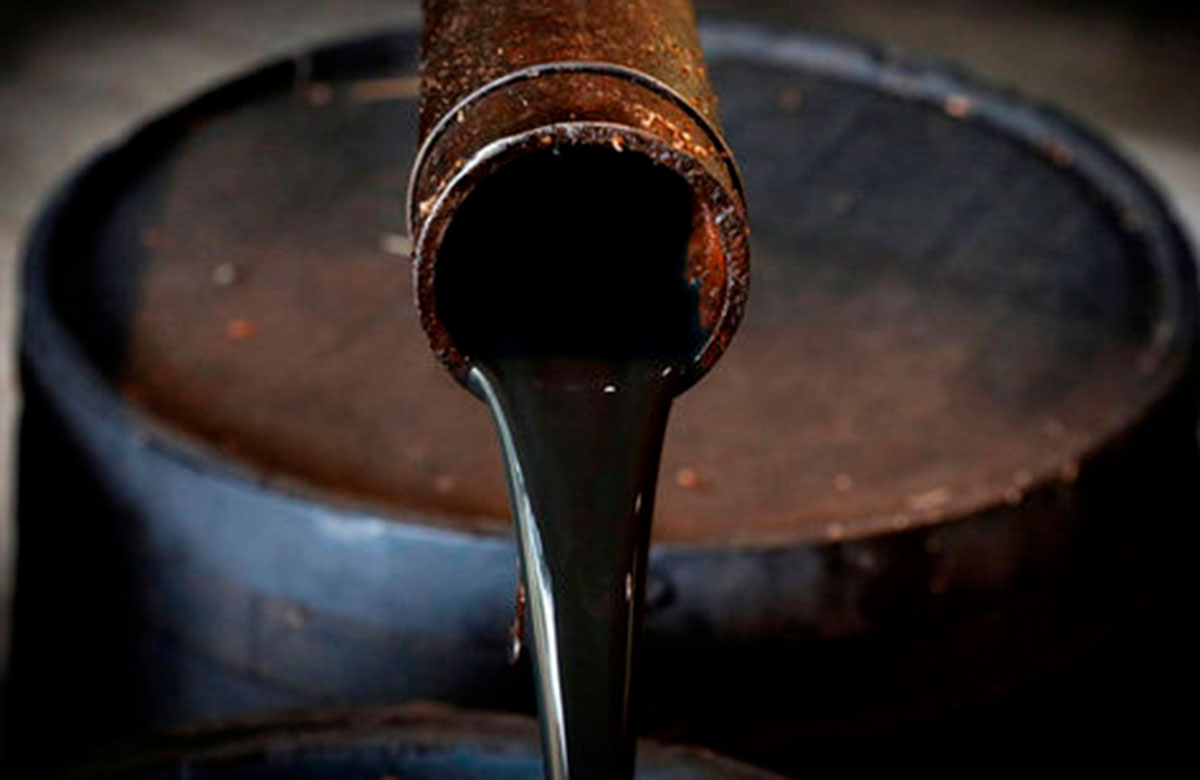 Petróleo cede en un mercado que duda de reactivación china