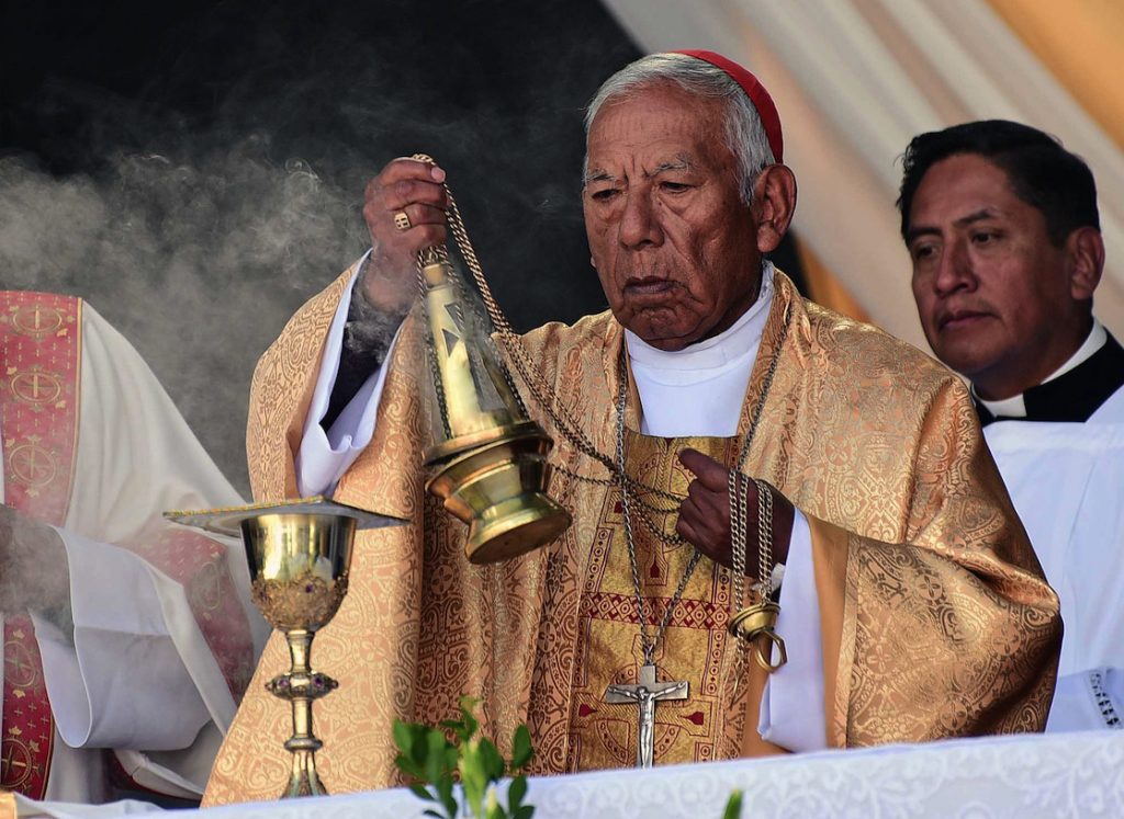 El cardenal Toribio Porco Ticona advirtió con tomar acciones legales por calumnias.