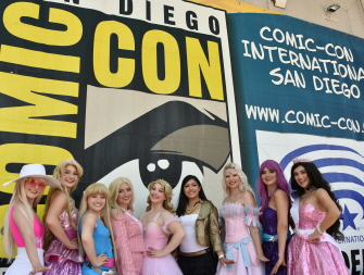 Mujeres vestidas de Barbie arrasaron en la Comic-Con 