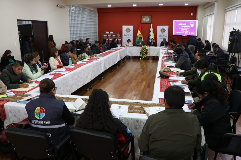 Comisión interinstitucional instala reunión para frenar violencia en unidades educativas.