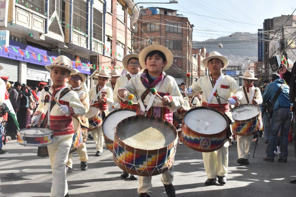 Este jueves se iniciaron los desfiles cívicos para celebrar en homenaje a la efeméride de La Paz.