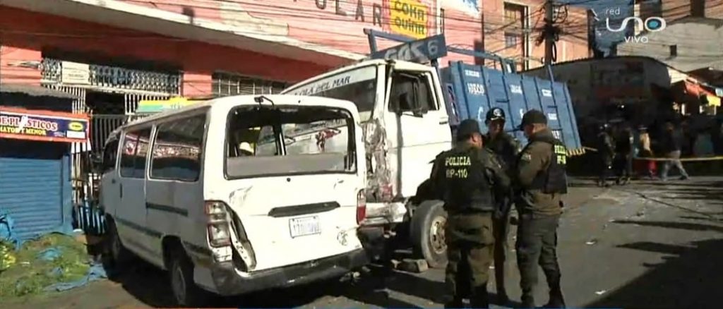 El accidente de tránsito ocurrió la mañana de este jueves en la calle Calderón, en el mercado Rodríguez de La Paz.