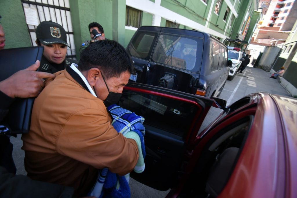 El gobernador de Potosí, Jhonny Mamani, fue trasladado este viernes al penal de San Pedro, donde guardará detención preventiva por seis meses.