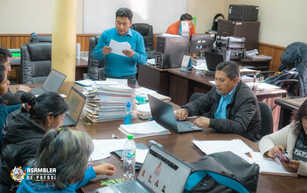 Asambleístas de Potosí elegirán el viernes al gobernador interino.