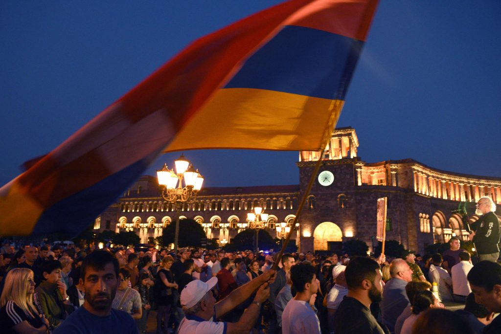 Marchas a favor de separatistas armenios en Nagorno Karabaj tras intervención del gobierno de Azerbaiyán que mató a civiles y militares rusos