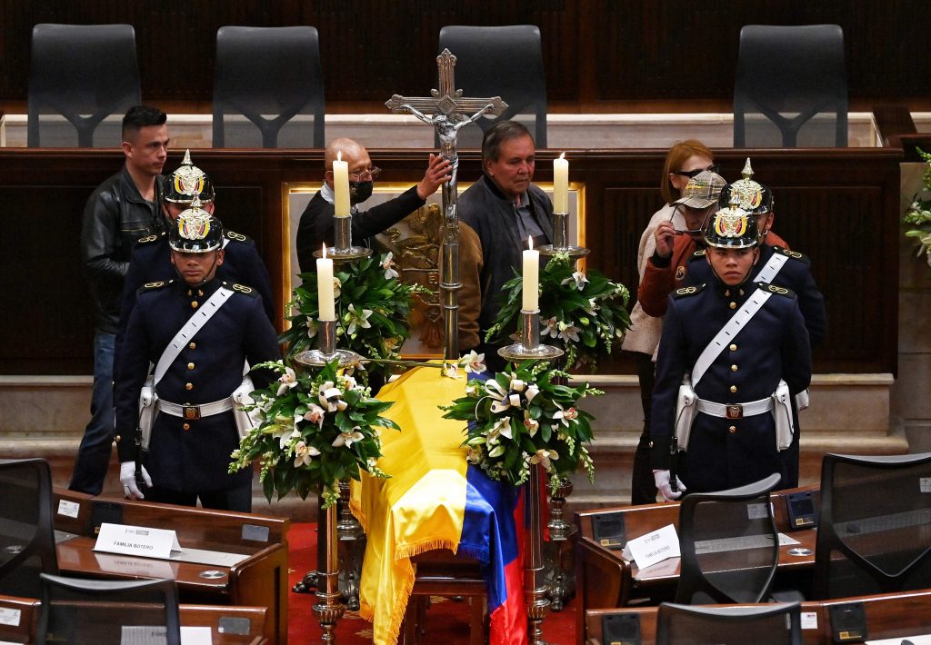 Colombia despide cuerpo de Fernando Botero con ceremonia en el Congreso