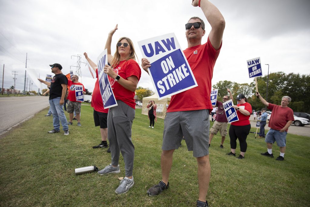 UAW amplía la huelga a 7.000 trabajadores más.
