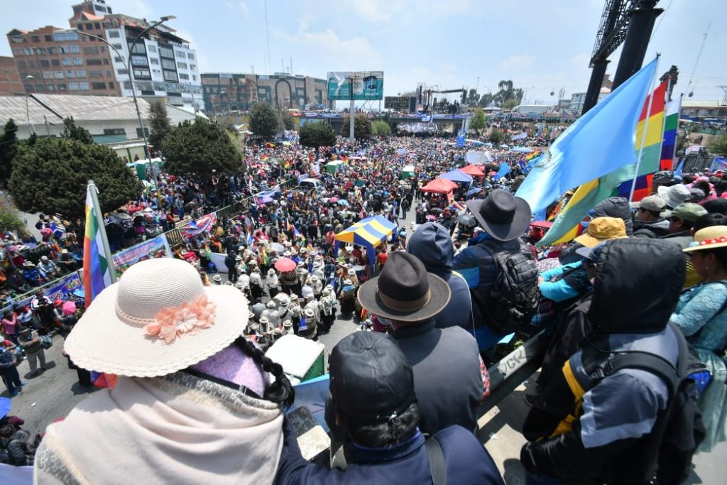 Miles de personas se concentran en la Ceja de El Alto para el cabildo del Pacto de Unidad.