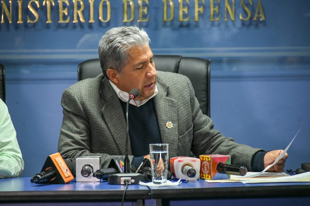 El ministro de Defensa, Edmundo Novillo, informó sobre la reducción de incendios forestales.