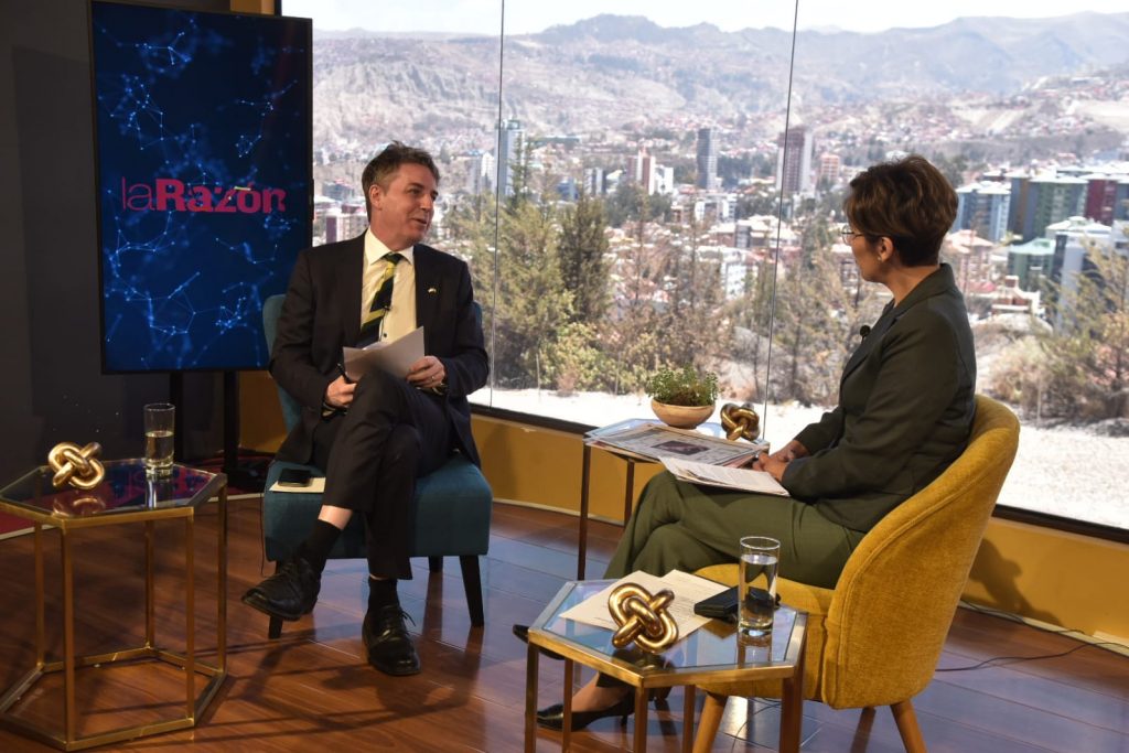 Nicolas Weeks en entrevista con Claudia Benavente, en La Razón.