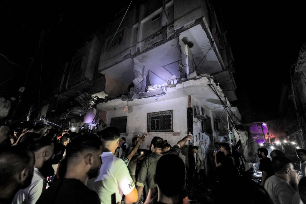 También el hogar de un periodista palestino fue bombardeado, murió junto a su familia.