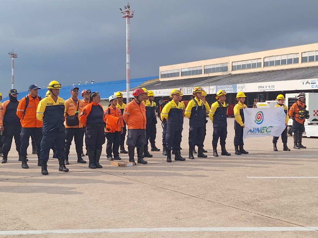 Este miércoles arribó al país el segundo contingente de 40 bomberos desde Venezuela.