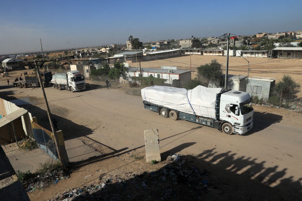 camiones_ayuda_humanitaria.jpg