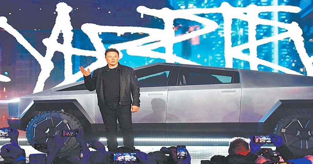 Elon Musk en el evento de presentación del EV.