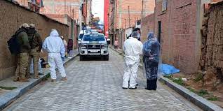 Dos mujeres fallecieron en un día. El cuerpo de una fue abandonado en una calle de la zona Los Andes en El Alto. El otro caso sucedió en la ciudad de Oruro.