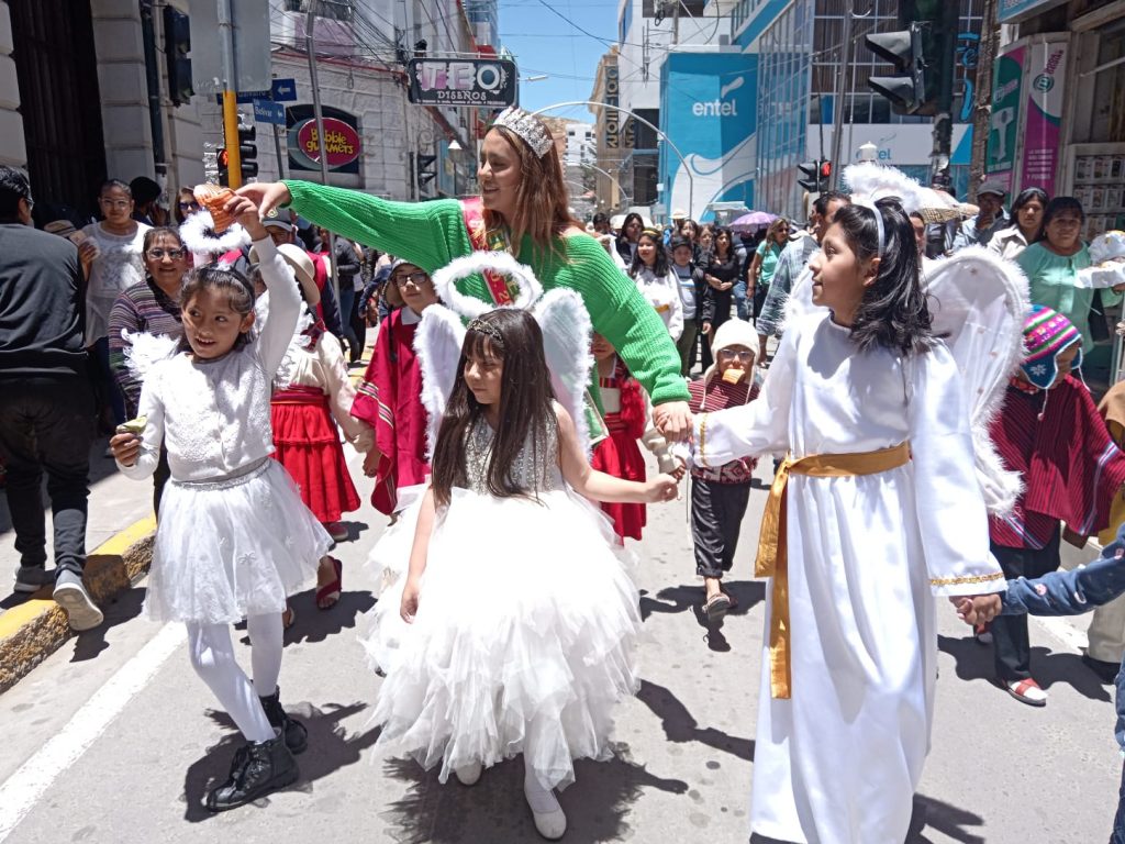 Los niños de la Fraternidad Artística y Cultural la Diablada fueron parte de la celebración del Día de Reyes.