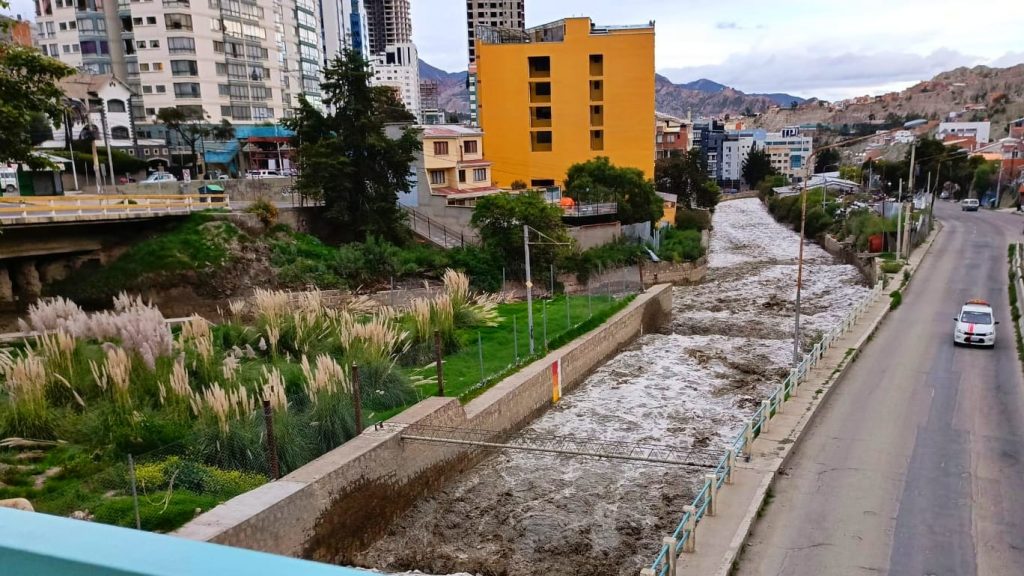 La Alcaldía de La Paz reportó el incremento de caudal en tres ríos.