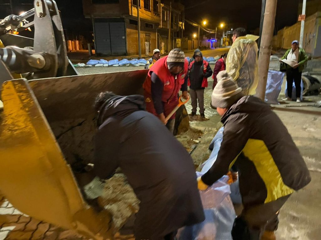 El personal de emergencias de la Alcaldía y Bomberos atendieron las emergencias en El Alto.