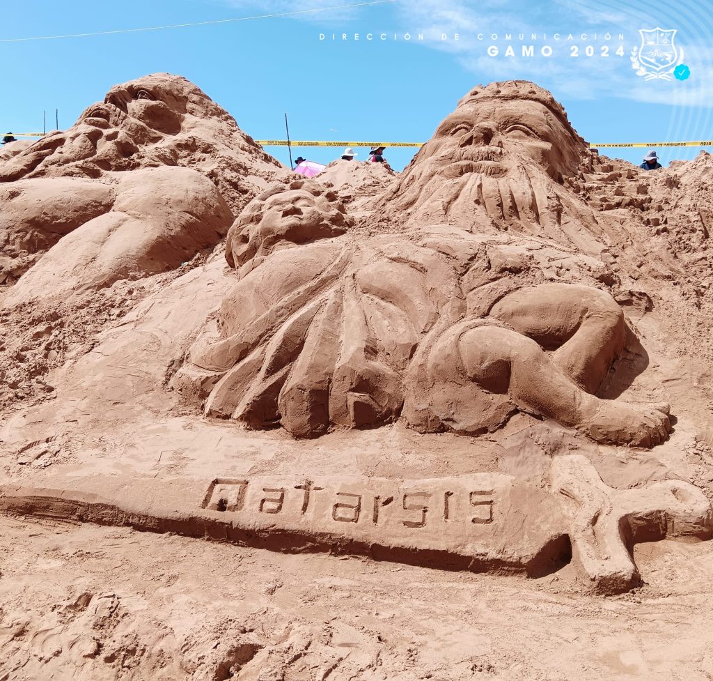 Al menos 24 esculturas fueron esculpidas en arena por artistas nacionales y de los vecinos países de Argentina y Perú. La actividad se realizó en los arenales de Cochiraya, en Oruro.