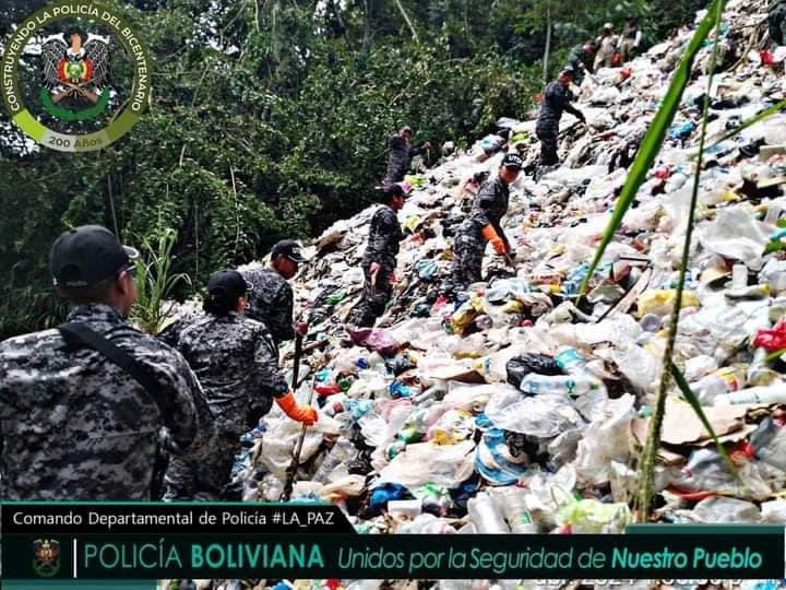 Brigadas de la Policía y de Bomberos buscan de forma incansable a Odalys Vaquiata, desaparecida desde el 30 de marzo, en los Yungas de La Paz.